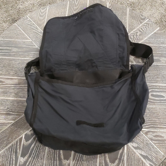 SOLD - Marc By Marc Jacobs Navy Messenger/Cross Body Bag - Picture 5 of 7